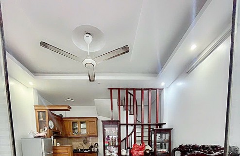 CẦN CHO THUÊ NHÀ NGUYÊN CĂN NAM DƯ, LĨNH NAM, 4 TẦNG, 30M3, 3 NGỦ, 11 TRIỆU - FULL ĐỒ